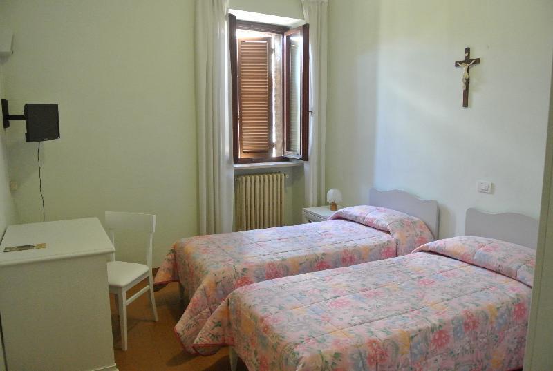 Отель Monastero Ss. Annunziata Тоди Экстерьер фото A room in the monastery