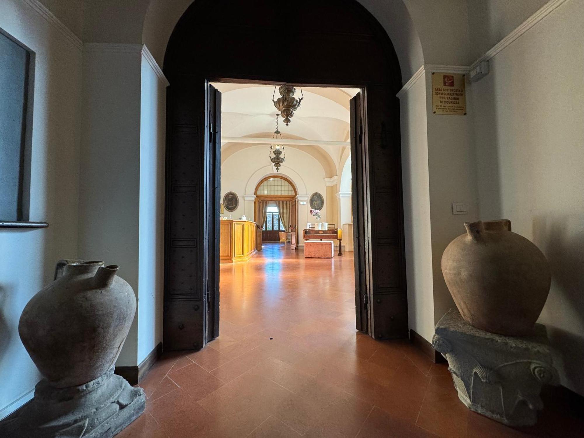 Отель Monastero Ss. Annunziata Тоди Экстерьер фото Entrance to the museum