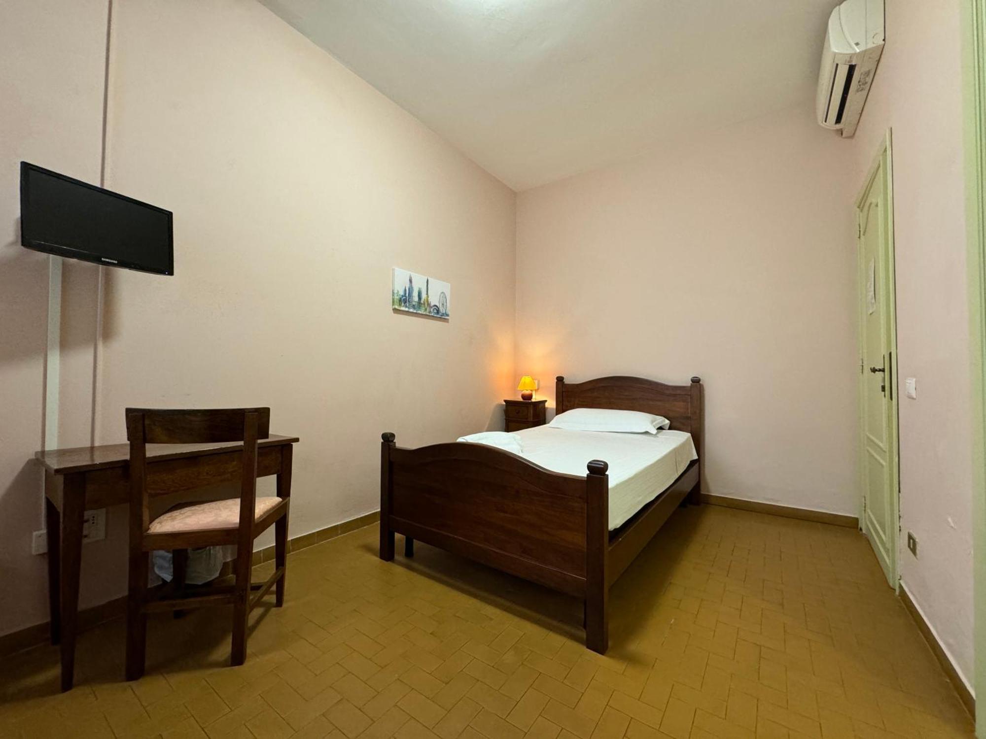 Отель Monastero Ss. Annunziata Тоди Экстерьер фото A room at the hostel