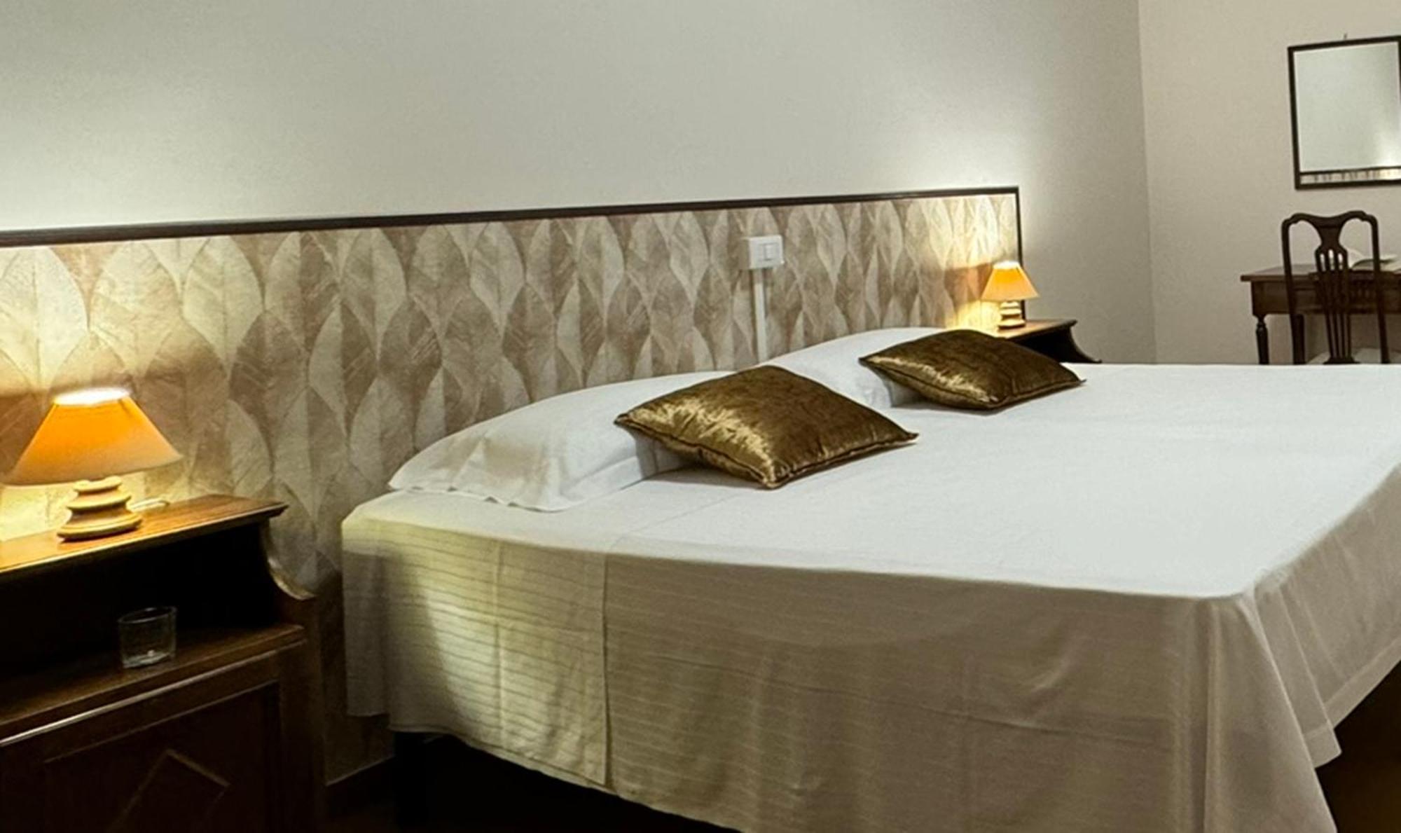 Отель Monastero Ss. Annunziata Тоди Экстерьер фото A bed